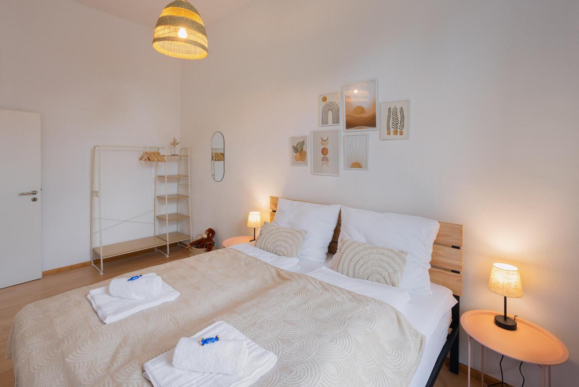Stilvoll & Historisch I Kingbetten+kueche+parkplatz Appartement